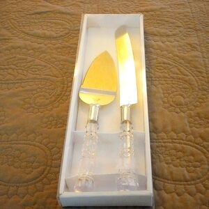 NWOT Set of cake cutter and server.